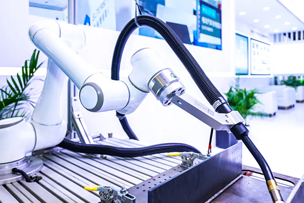 结合星空xkEC66协作机器人，了解工业焊接机器人的需求