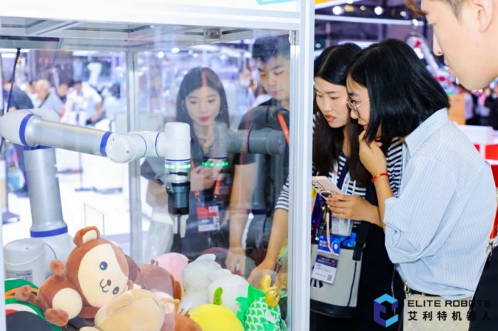 星空xk抓娃娃机器人