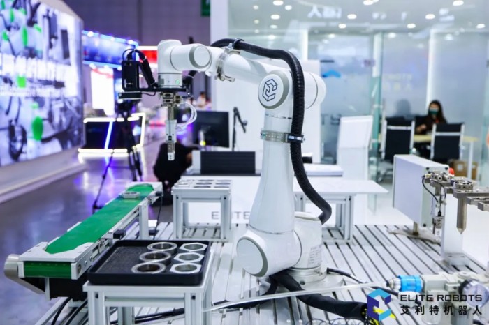 星空xk机器人基础教育工作站